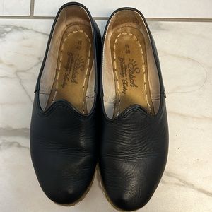 Sabah Size 40/US 9 Black Leather Flats